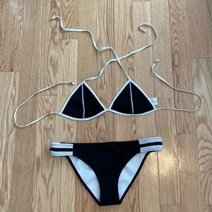 Black and white bikini set - size L